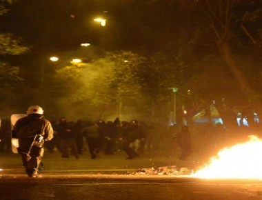 Πεδίο μάχης και πάλι τα Εξάρχεια